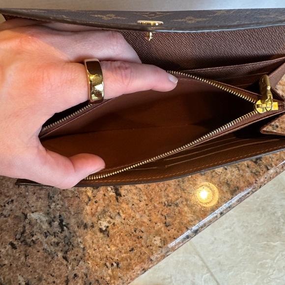 Louis Vuitton Monogram Sarah Wallet - Picture 8 of 12